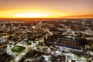 Crepúsculo Dourado na Rotatória da Rodoviária de Cuiabá (2022)
