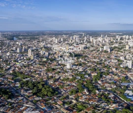 Grande panoramica de Cuiabá vista a partir da jardim Leblon Grande panoramica de Cuiabá vista a partir da jardim Leblon